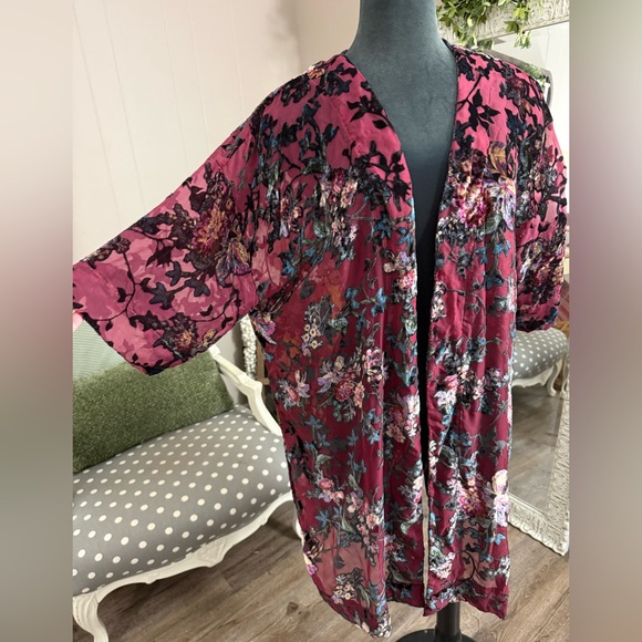 Arizona Jean Company Tops - Arizona Jean Co. • Burnout Velvet Floral Kimono